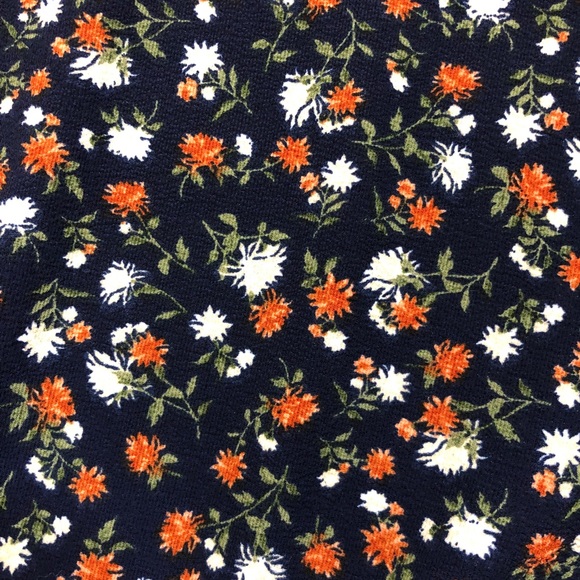 SO Scoopneck Twisted Front Keyhole Back Top in Navy Floral size Small - Picture 4 of 12